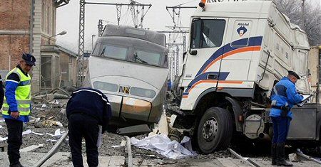 Pociąg TGV uderzył w ciężarówkę, jedna osoba zginęła