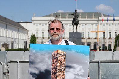 Schetyna: pomnik na Powązkach, a nie przed Pałacem