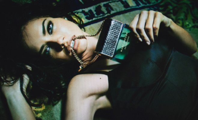 Adriana Lima twarzą perfum Marc Jacobs Decadence