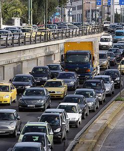 Sprawdź, ile pieniędzy tracisz stojąc w korkach