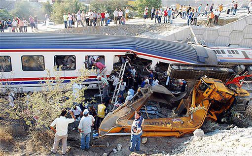 Katastrofa pociągu w Turcji: 4 osoby zginęły, 17 rannych