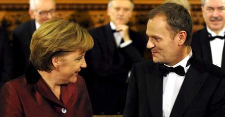 Tusk rozmawiał z Merkel o tym, jak przezwyciężyć kryzys