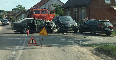 Wypadek w Starych Kiełbonkach. Jedna z kierujących nietrzeźwa, dziecko wylądowało w szpitalu