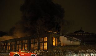 Ogromny pożar na terenie Stoczni Gdańskiej. Straty liczone w milionach euro