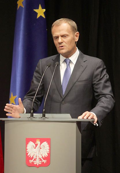 Tusk: bez litości dla tych, co stwarzają piekło uzależnienia