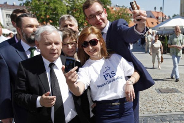 Jarosław Kaczyński: Tusk ucieka nawet przed licealistką z Gorzowa