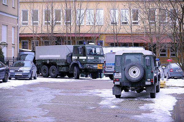 Saperzy przeszukali garaż zamordowanego mężczyzny