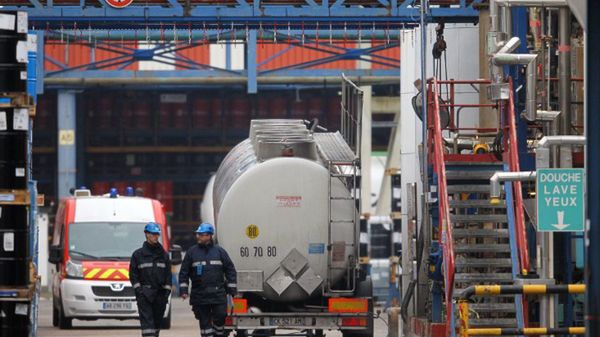 Cuchnąca chmura wydostała się z fabryki Lubrizolu w Rouen