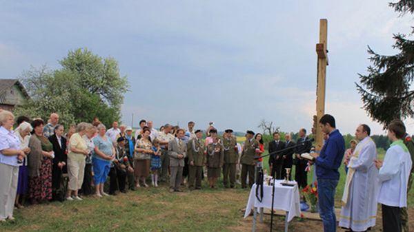 Poświęcenie krzyża w Raczkowszczyźnie