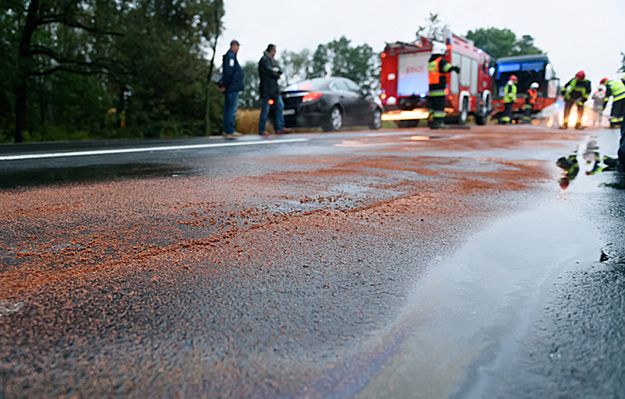 Łaziska: wypadek na Lubelczyźnie. Ciężarówka uderzyła w busa