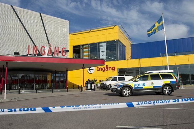 Władze Szwecji: nożownikowi z IKEI groziła deportacja