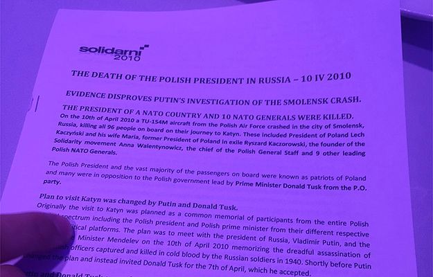 Solidarni 2010 rozdają ulotki o Smoleńsku na szczycie NATO. "Prezydent Polski został zamordowany"