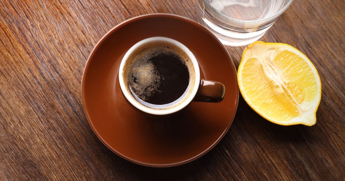 Kawa z cytryną - Pyszności; foto: Canva