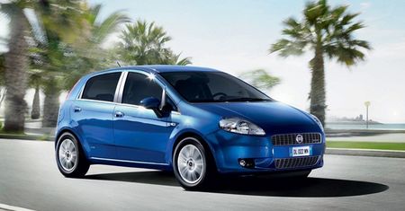 Lancia, Jeep i Alfa Romeo w górę. Fiat ostro w dół