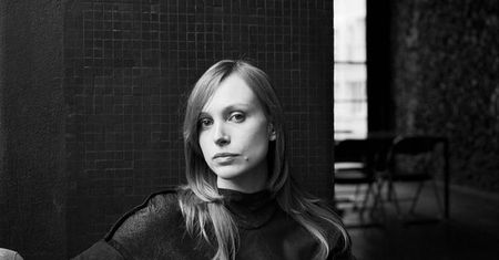 Wywiad z Natalią Sielewicz - "Współczesne instytucje zajmują się produkcją doświadczenia"