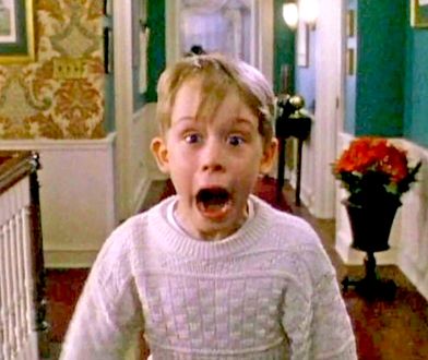 Kevin znów sam w domu. Macaulay Culkin odtworzył sceny z filmu w reklamowym spocie