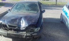 Zadziwił policjantów. Wybrał się na wycieczkę autem ze złomu