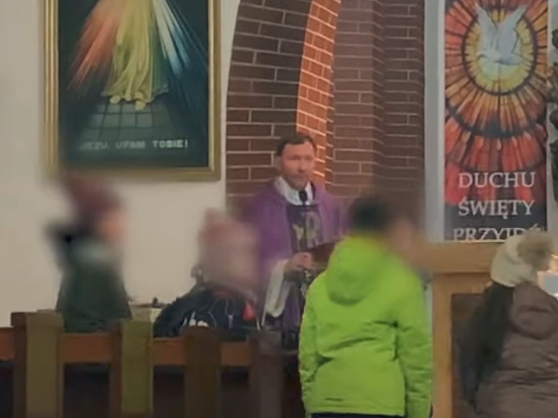 Ks. Dariusz Olejniczak mimo zakazu pracy z dziećmi odprawia dla nich rekolekcje