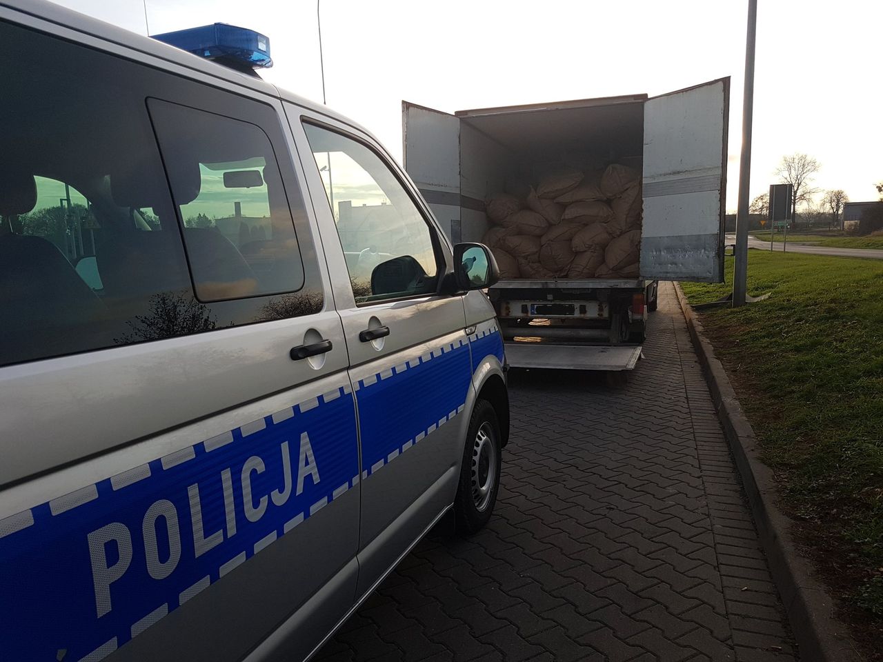 Zamiast mrożonek przewozili nielegalny tytoń
