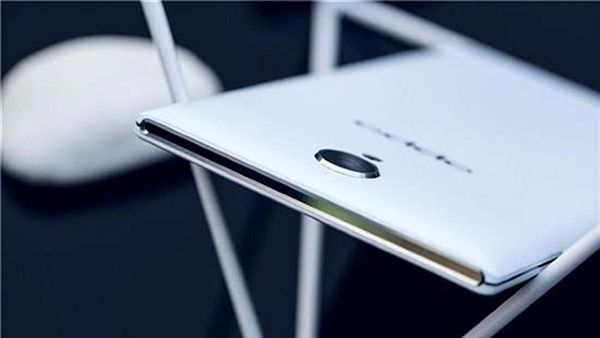 Oppo U3 z zoomem optycznym 4x