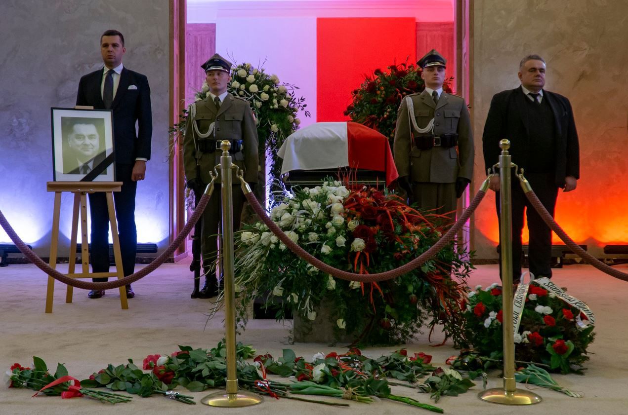 Wartę honorową przy trumnie Jana Olszewskiego pełnili Michał Rachoń i Tomasz Sakiewicz