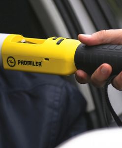 Były działacz PiS pijany zasnął za kierownicą i wjechał na torowisko