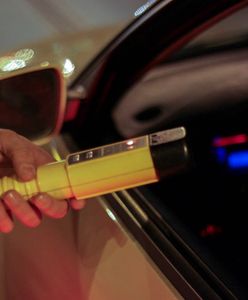 Staranował autem ogrodzenie. Policjanci byli w szoku, gdy dmuchnął w alkomat