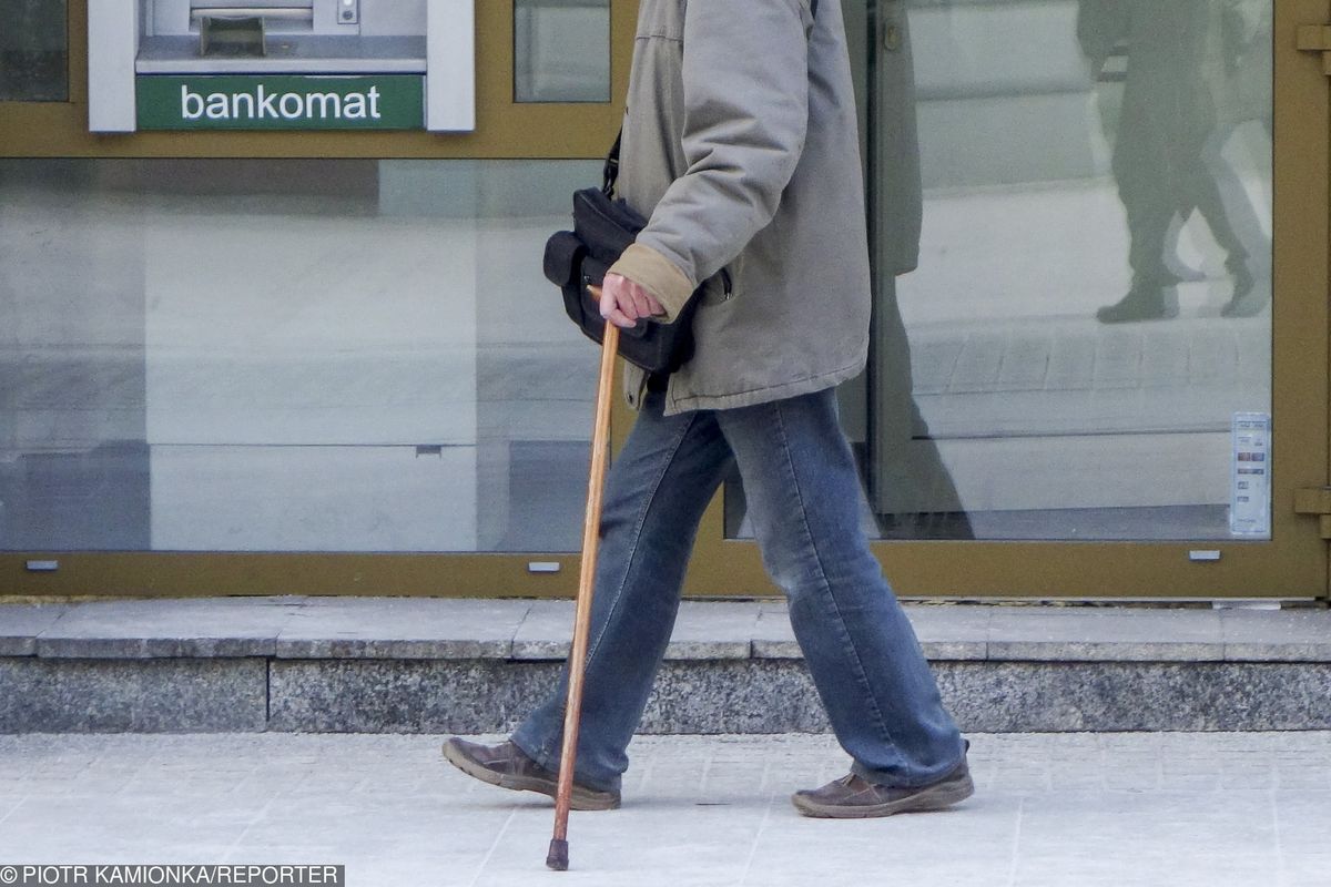 Coraz więcej Polaków ma konto w banku. Przestajemy odstawać od Zachodu