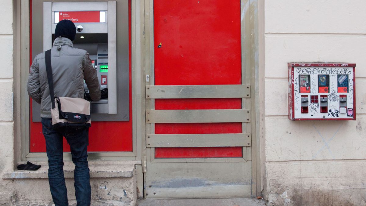 Mann and Geldautomat, Kaugummiautomat