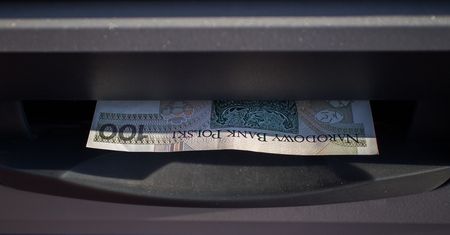 Historia urządzenia, które przechodzi do historii. Skąd się wzięły bankomaty?