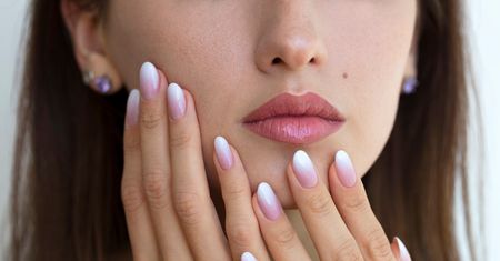 Manicure termiczny – idealny na lato