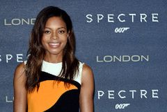 Naomi Harris na premierze "Spectre" - genialna wzorzysta mini!