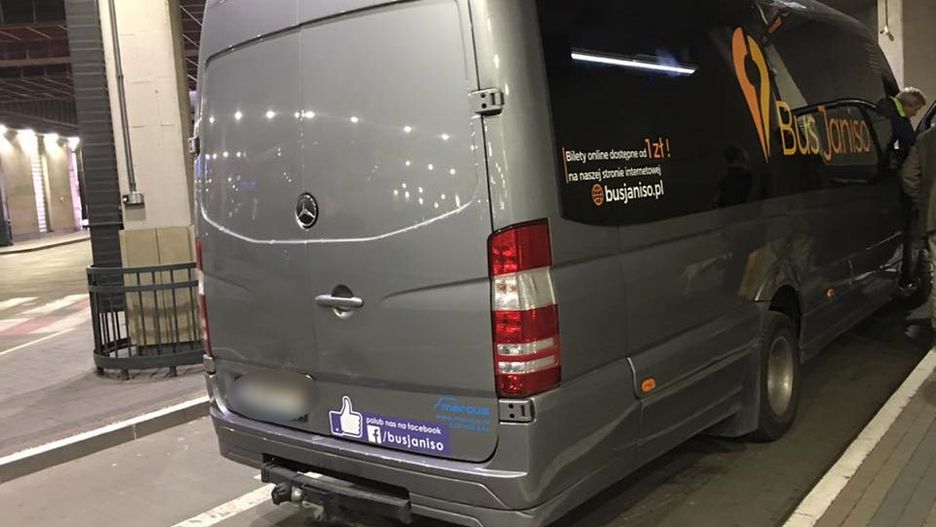 Kierowca tego busa odmówił przewiezienia niewidomej z psem przewodnikiem