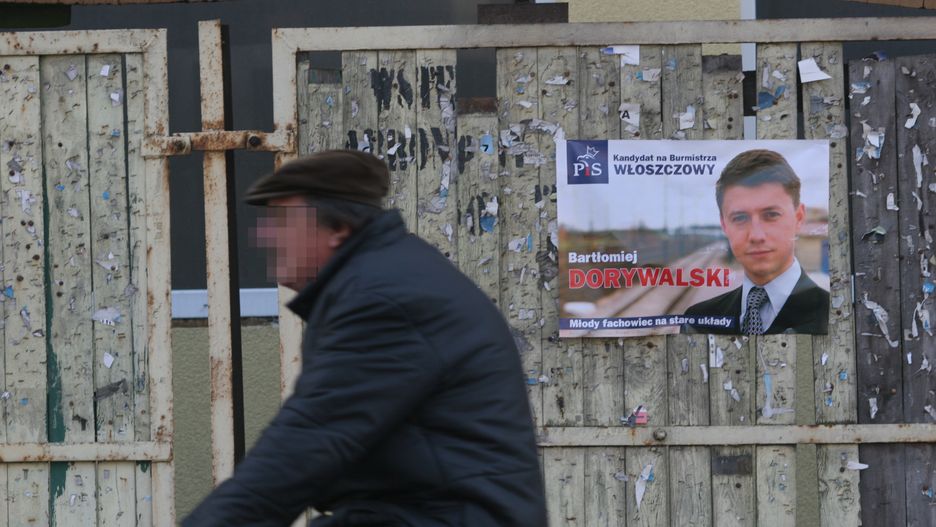 Włoszczowa, okolice rynku. Plakat wyborczy Bartłomieja Dorywalskiego