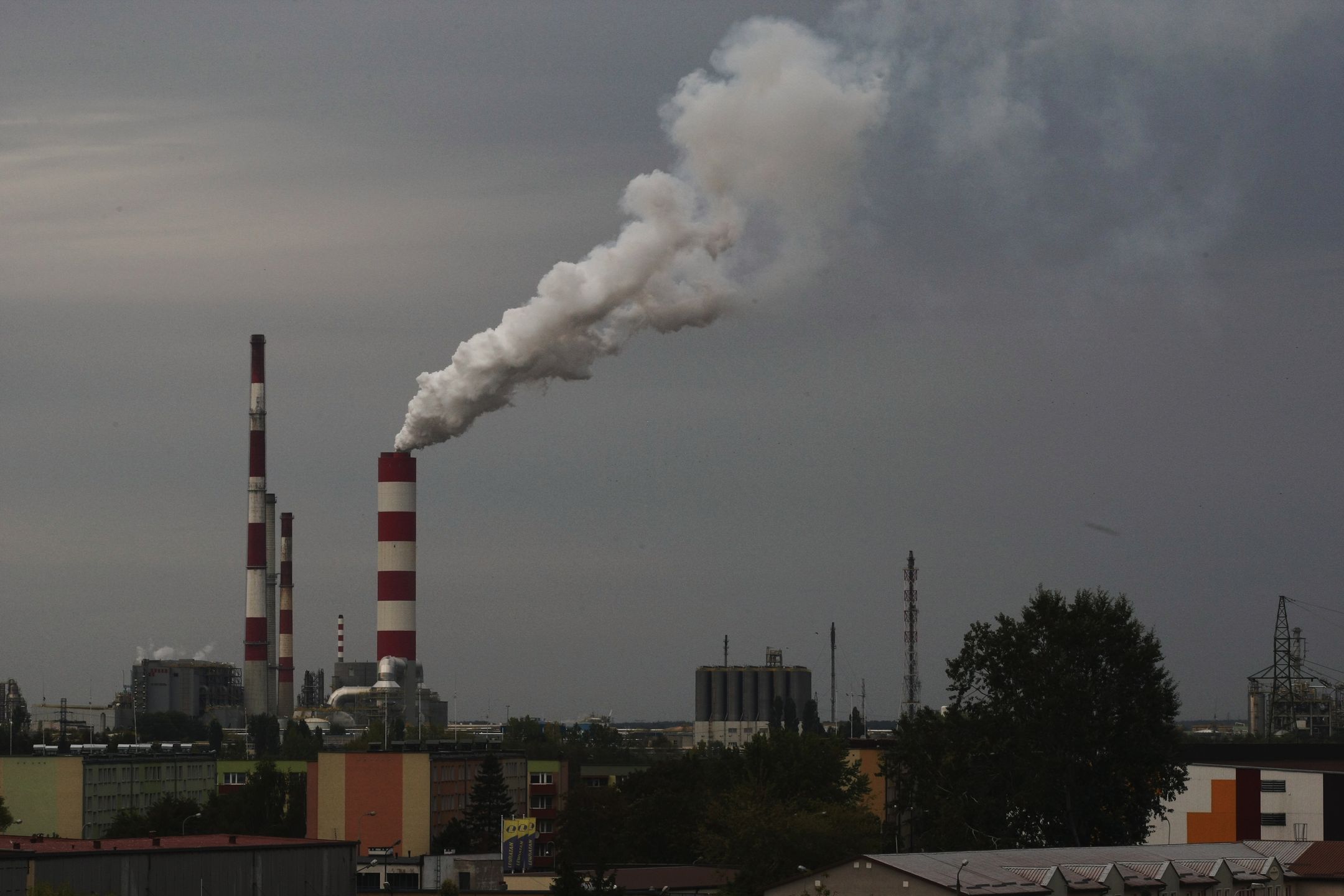 Orlen rozpyli wanilię nad Płockiem, by zneutralizować odór.