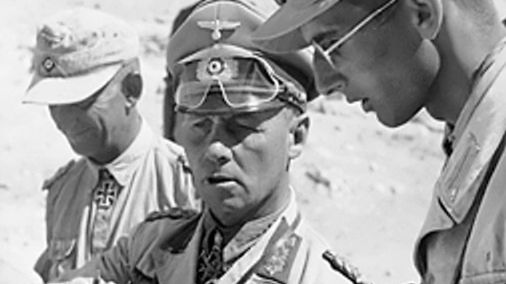 Erwin Rommel dowodził Afrika Korps – niemieckim korpusem ekspedycyjnym w Afryce.
