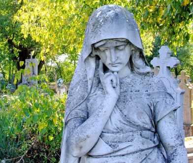 Jak kursuje komunikacja na Wszystkich Świętych, jak 1 listopada dojechać autem do cmentarza?