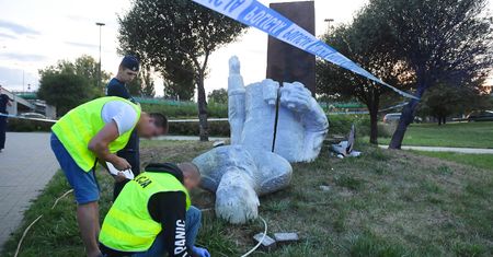 Zniszczenie pomnika Zygmunta Berlinga. Zatrzymano jedną osobę