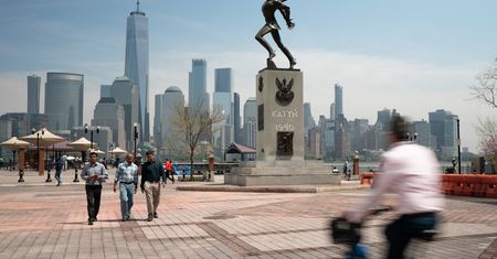 Pomnik w Jersey City zostanie nieznacznie przesunięty. Za ponad 400 tys. zł