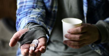 Bezdomny uniewinniony po 6 latach. Kłopoty miał przez anonimowy przelew na 10 tys. euro