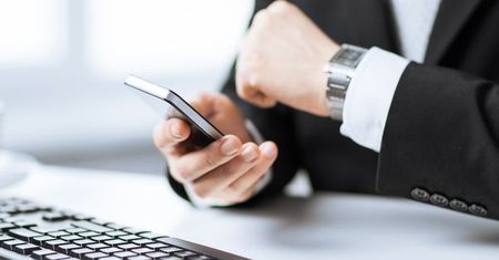 Prawie milion euro za... włączony telefon