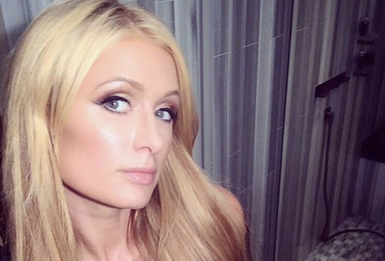 Paris Hilton pokazała zdjęcie z dzieciństwa. Bawiła się na imprezie Halloweenowej przebrana za...