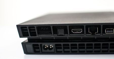 Graczowi zepsuła się konsola PS4. Po dwóch nieudanych "regeneracjach" Sony uznało, że... skończyła się gwarancja