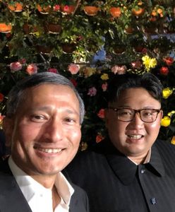 Pierwsze selfie dyktatora. Minister z Singapuru zrobił sobie zdjęcie z Kim Dzong Unem
