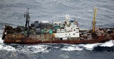 Trawler "Elektron" już na wodach terytorialnych Rosji