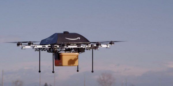 Amazon coraz bliżej dostarczania przesyłek dronami