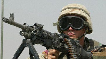 Amerykański żołnierz na posterunku wojskowym