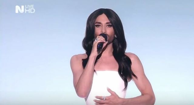 Conchita Wurst zachwyciła talią osy i nową fryzurą podczas Eurowizji!
