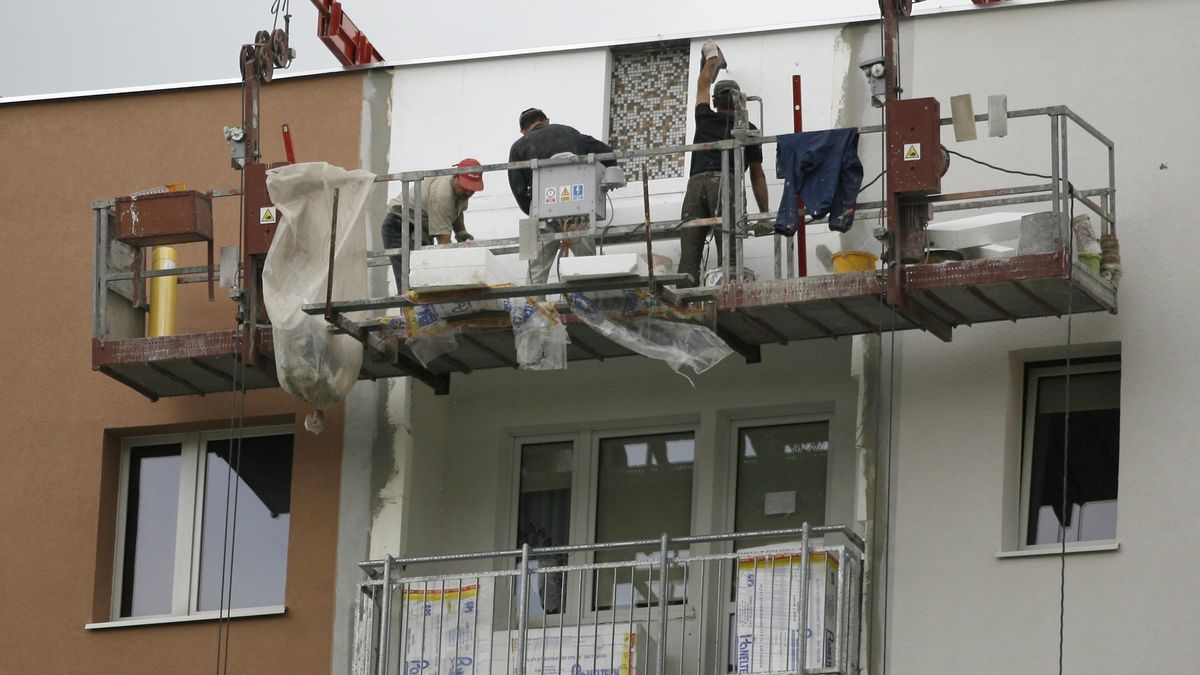 Ocieplanie bloku - 85 proc. gminnych bloków wymaga remontu