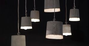 Niezwykła lampa do salonu - światło odświętnie ubrane